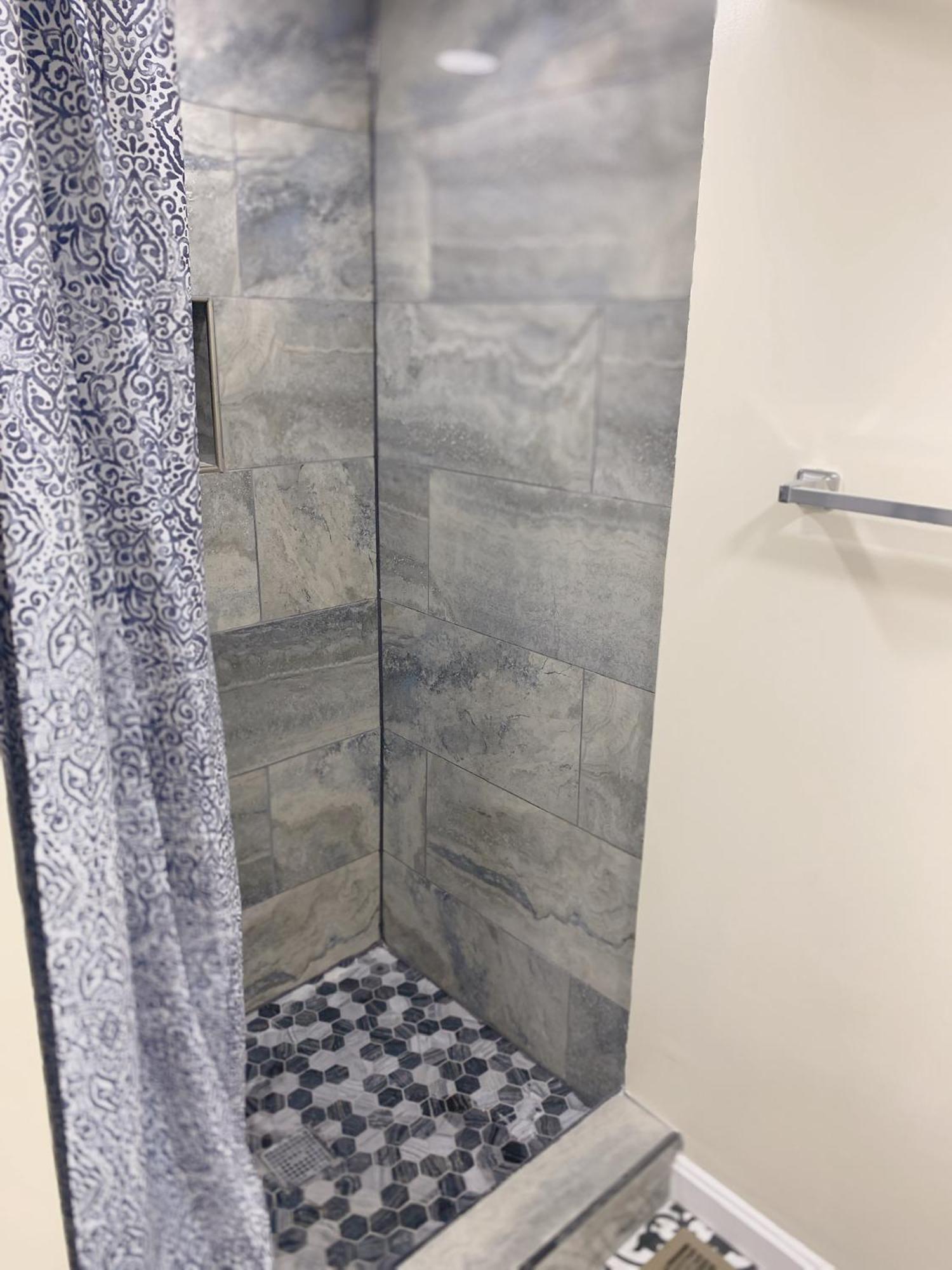 Brand New En-suite Private Bath Next Camden Yard , Convention Center
